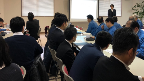 部門別方針中間報告発表会が行われました。